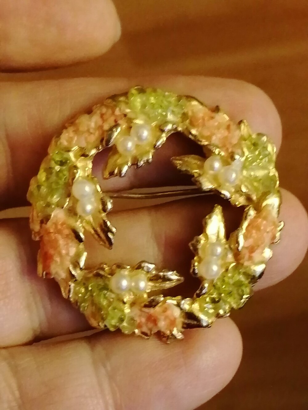 Vintage Wreath Brooch With Coral And Peridot Chips, Faux Pearls